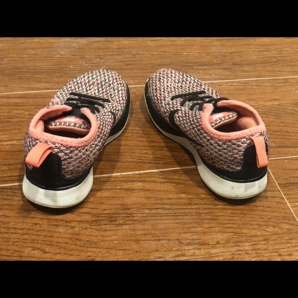 Girls 10C Nike shoes - Picture 4 of 6